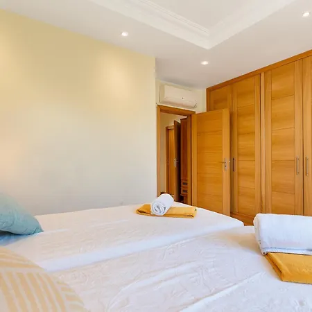 Готель Fantasia - New 4 Bedroom With Private Pool 650 Meters To The Vau