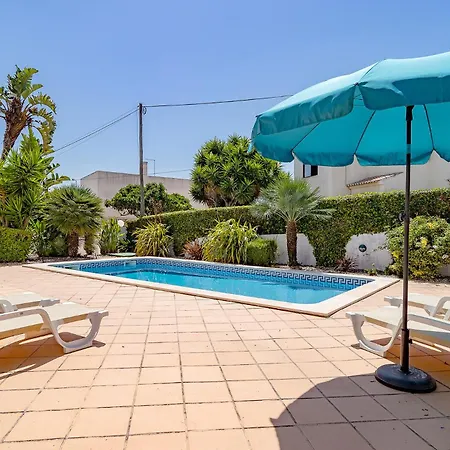 Villa Fantasia - New 4 Bedroom With Private Pool 650 Meters To The Vau Beach Portimao