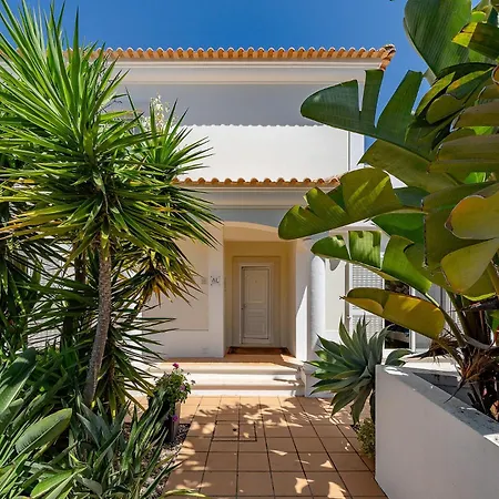 Villa Fantasia - New 4 Bedroom With Private Pool 650 Meters To The Vau Beach Portimao