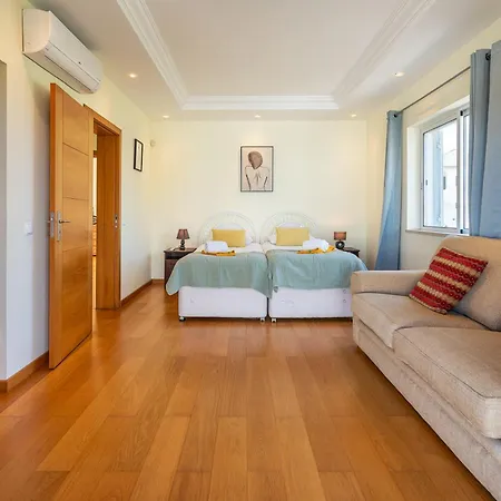 Villa Fantasia - New 4 Bedroom With Private Pool 650 Meters To The Vau Beach Portimao