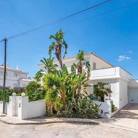 Villa Fantasia - New 4 Bedroom With Private Pool 650 Meters To The Vau Beach Portimao