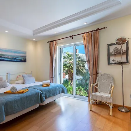 Fantasia - New 4 Bedroom With Private Pool 650 Meters To The Vau Beach Villa