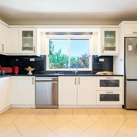Fantasia - New 4 Bedroom With Private Pool 650 Meters To The Vau 4* 波尔蒂芒