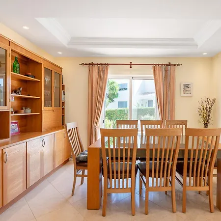 Fantasia - New 4 Bedroom With Private Pool 650 Meters To The Vau 酒店 波尔蒂芒